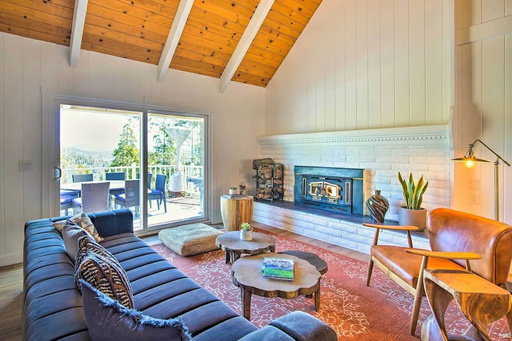 'ridgeline Retreat' w/ Mountain Lake Views!
