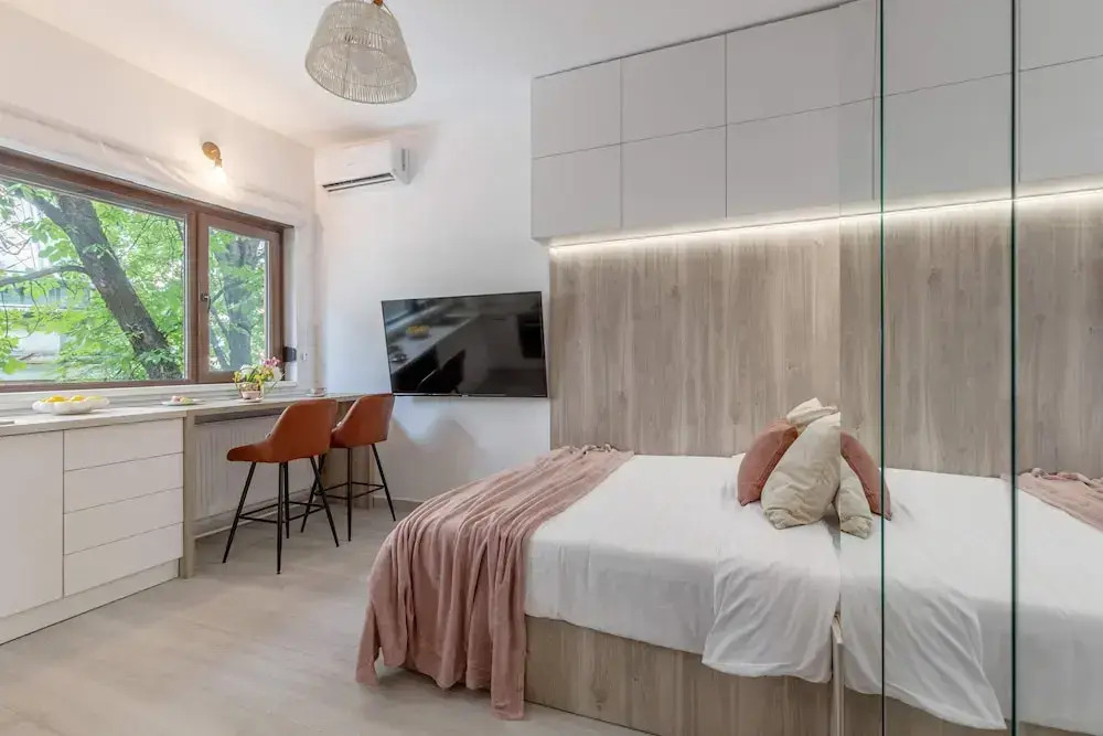 Modern & Bright Studio on Amzei Square