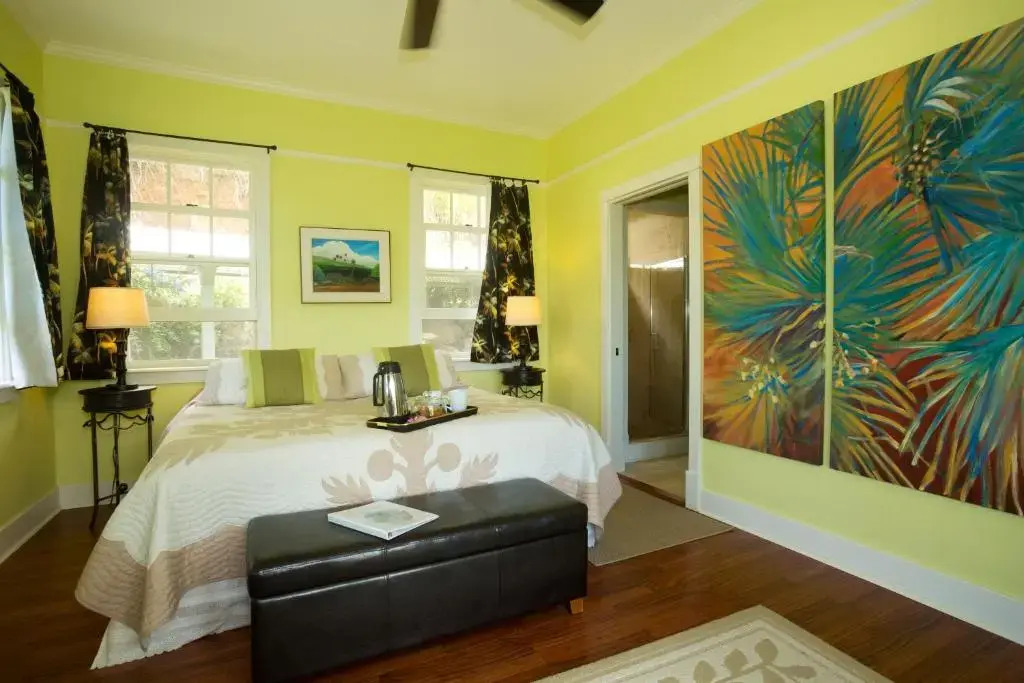 Iao Valley Inn
