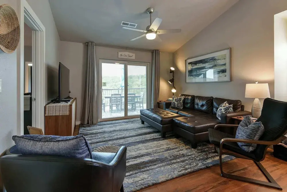 Table Rock Lookout Duo - Spacious Balcony