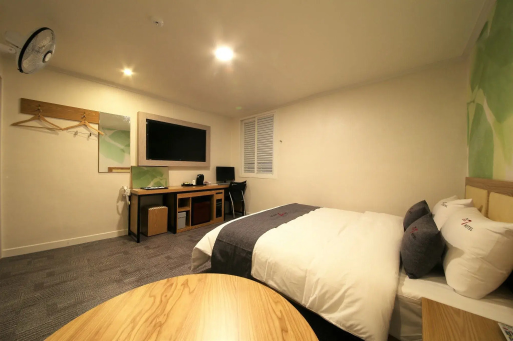 The 7 Hotel