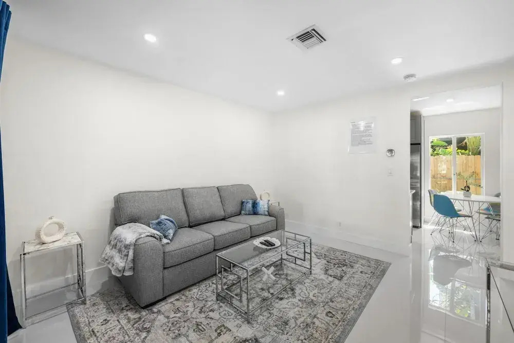 Uhost AI 1BR With Marble Accents Patio