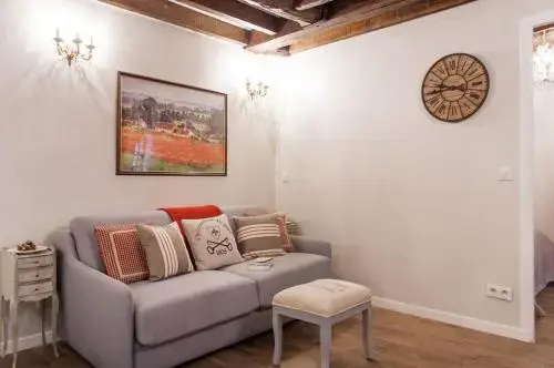 Apartment Simon Le Franc