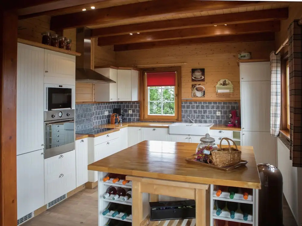 Affluent Chalet in Septon with Whirlpool, Sauna, Hot Tub