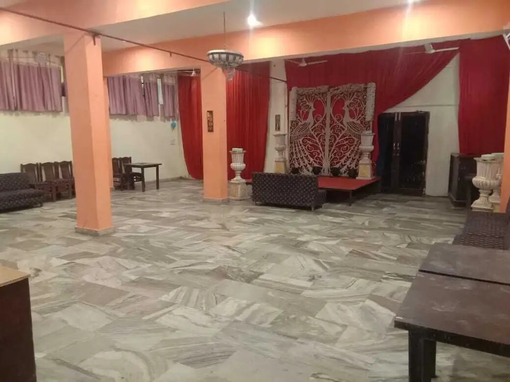 Hotel Ambika Palace