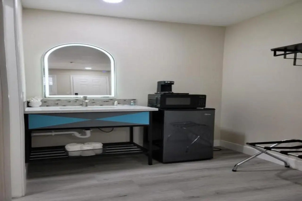Hotel Avenida Victorville I 15