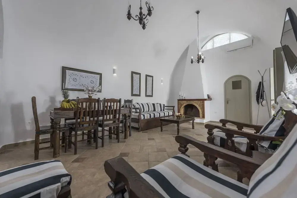 Santorini 180 Degrees