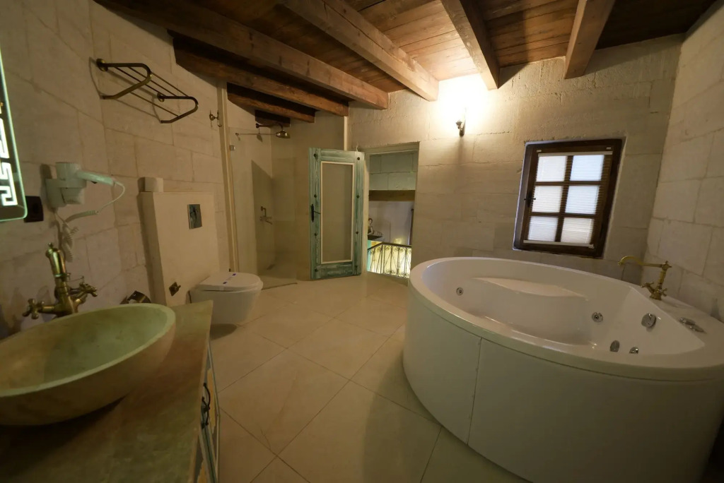 Caftan Cave Suites