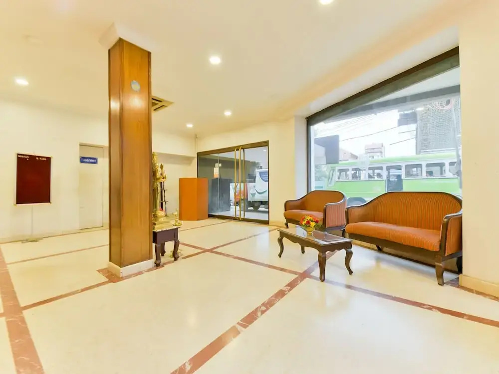OYO 15247 New Woodlands Hotel