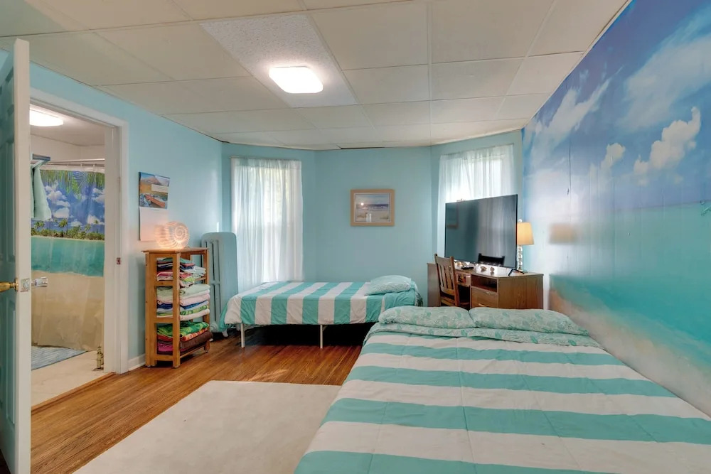 2 Miles to Dtwn! Idyllic Rochester Apt w/ Hot Tub