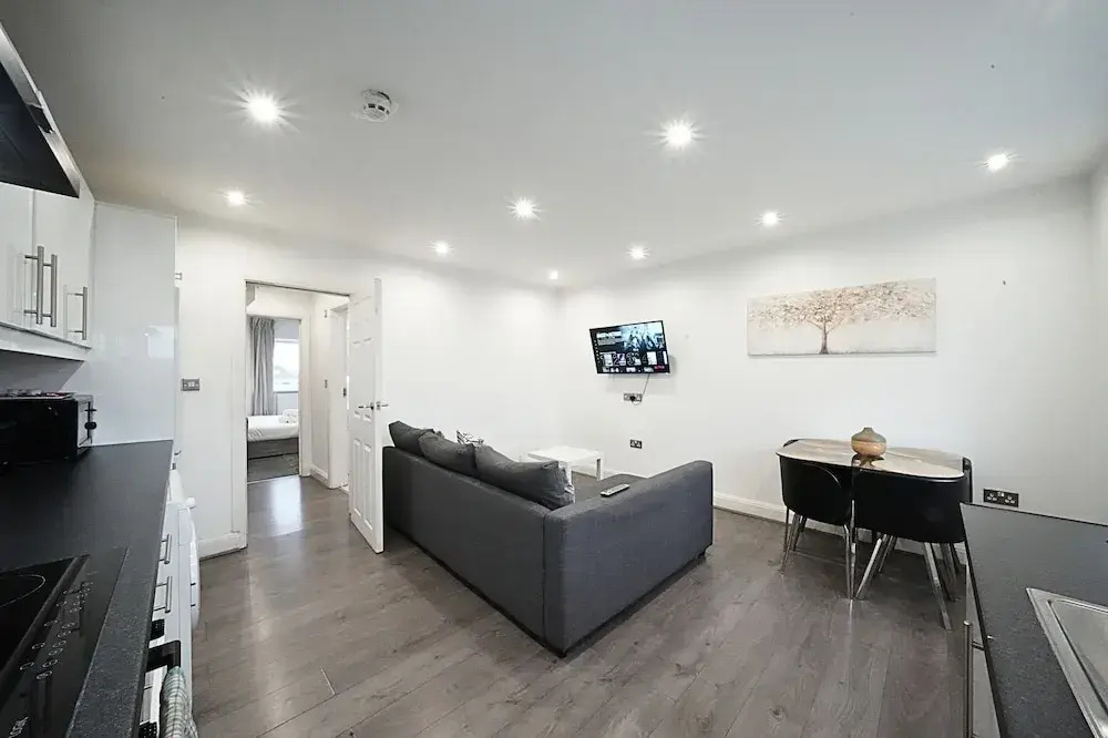 HEATHROW AIRPORT apartments-FREE parking-Free underground to and from Heathrow-30 min central London