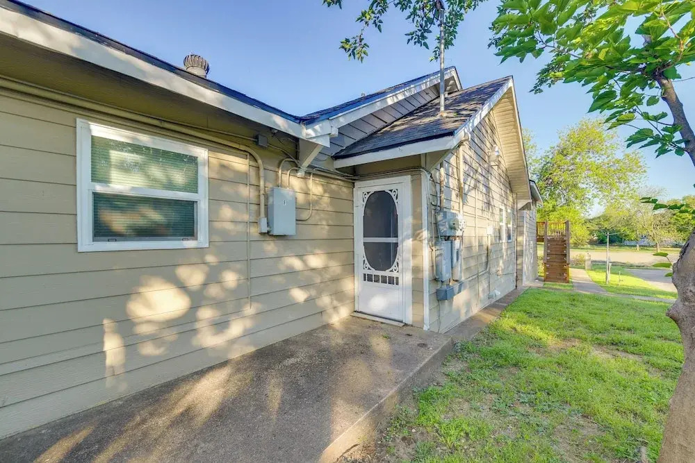 3 Mi to Baylor U: Home w/ Shared Yard