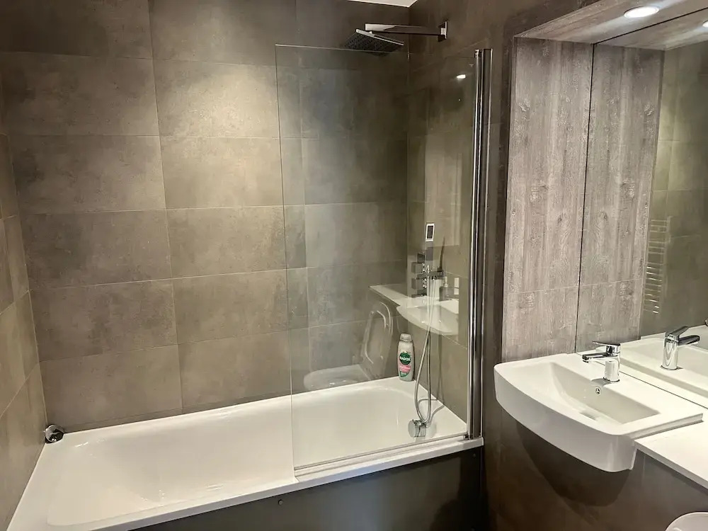 Birmingham - Cozy 2 Bed Apartment - Sleeps 4