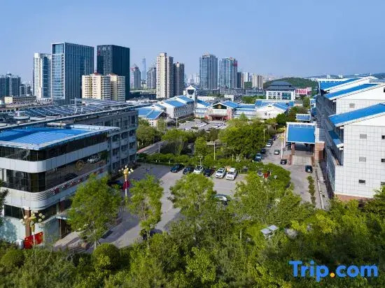 Yanzi Resort