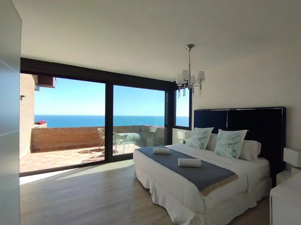 Property with amazing sea view and pool