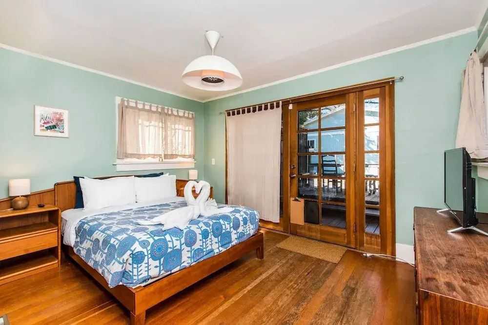 Charming 2 Bedroom Bungalow in Silver Lake