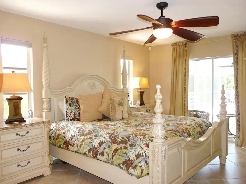 Centrally Located Pet-friendly Home With spa and Pool