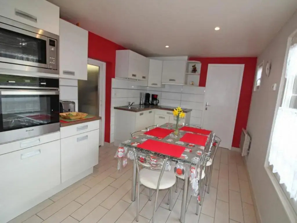 Chalet familial avec grand jardin et équipements pour enfants, à 500m du centre de Ban-sur-Meurthe - FR-1-589-33