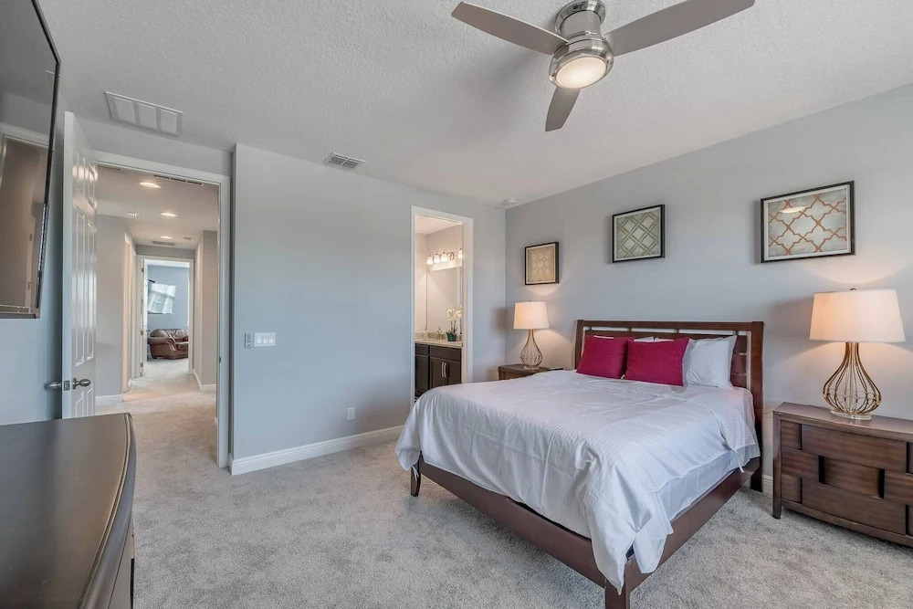 Home Near Disney Area-sleeps 14 Guest