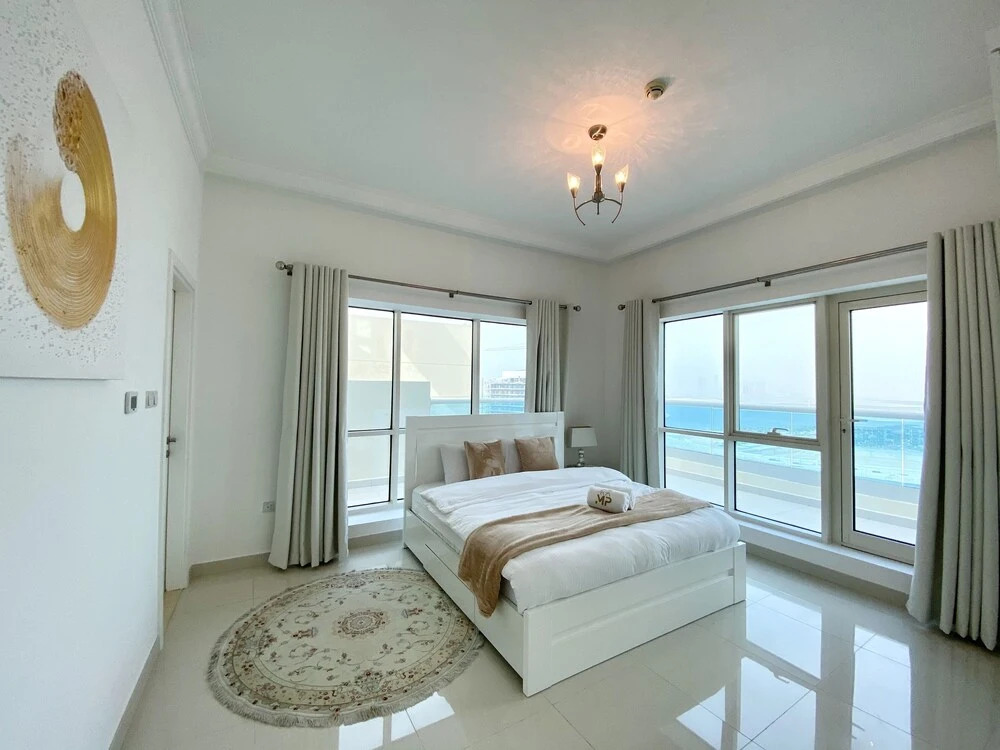 Luxe Apt with Panoramic Views and Terrace