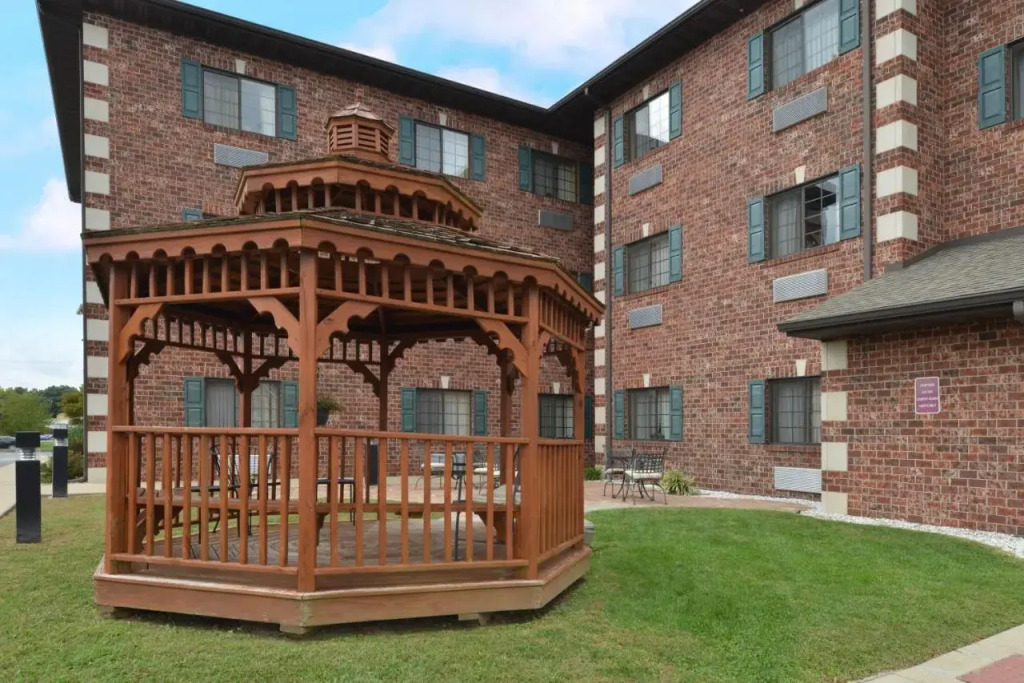 Country Hearth Inn & Suites Edwardsville