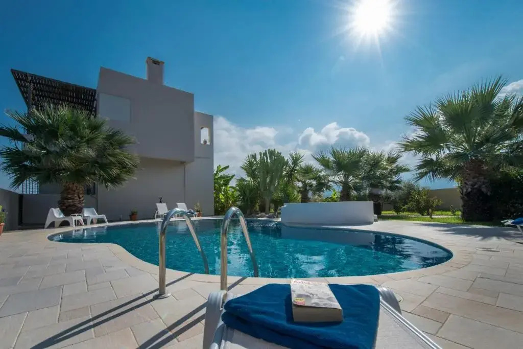 Luxury Xenos Villa 2 With 4 Bedrooms , Private Swimming Pool, Near The Sea