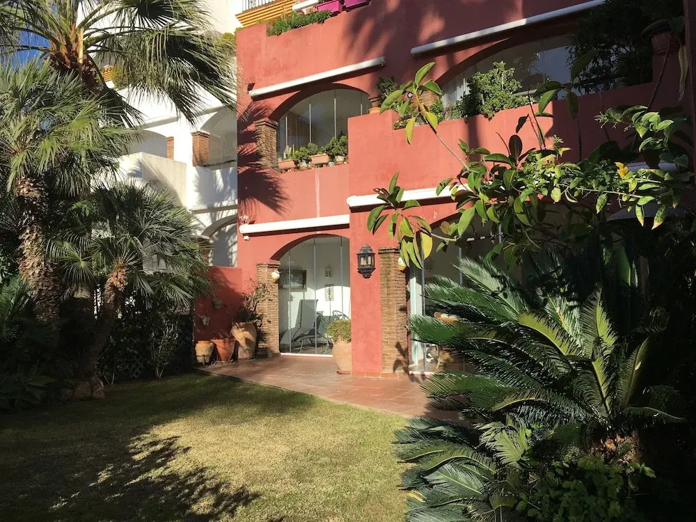 Apartment near Puente Romano