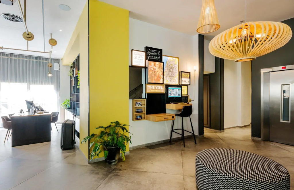 City Hotel