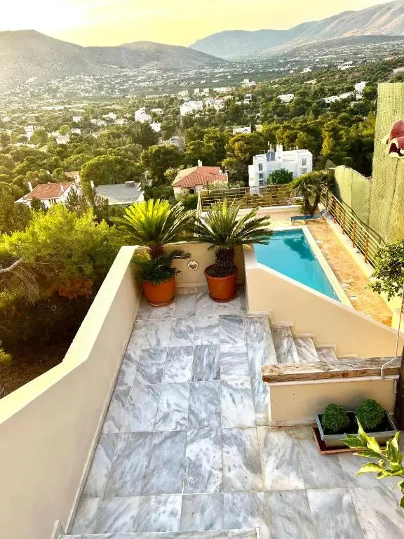 Serenity Holiday Home with self contained apartment and private pool