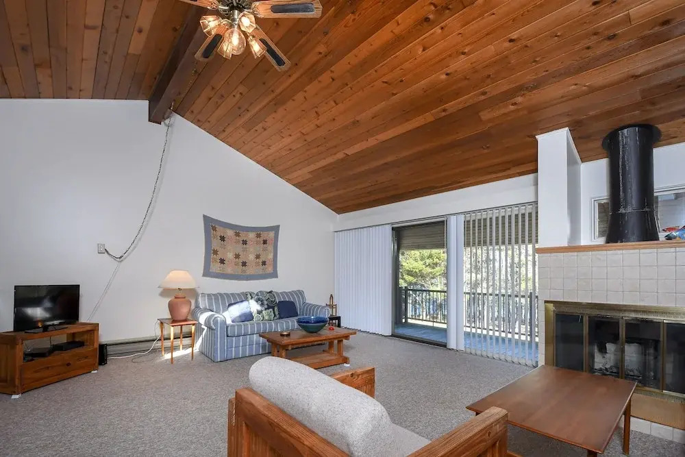 Four Hooppole South Condo B7 2 Bedroom Townhome