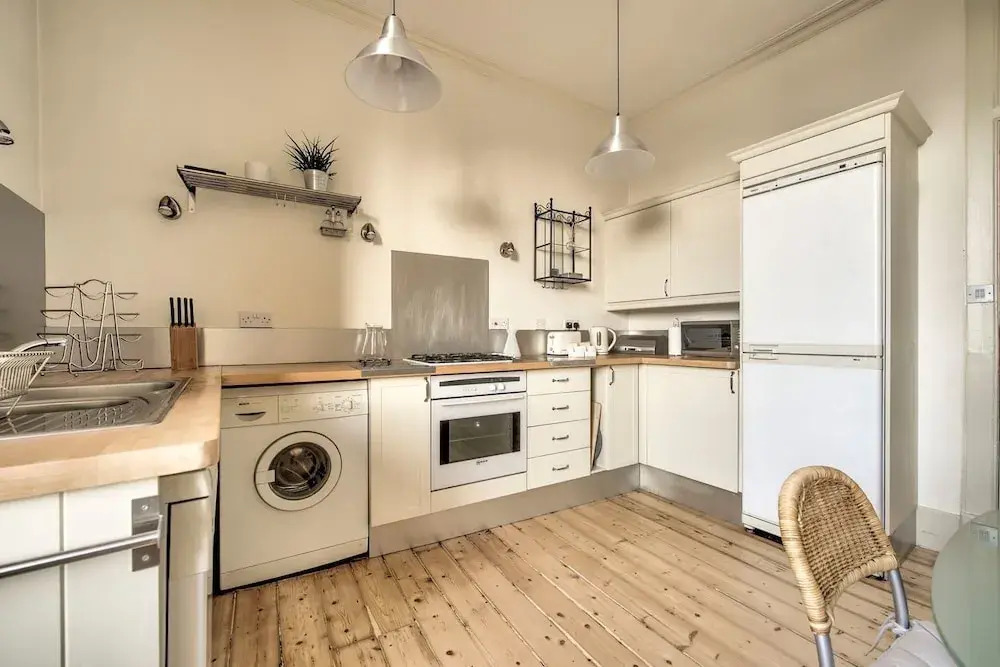Lovely 2Br Home Next To The Castle
