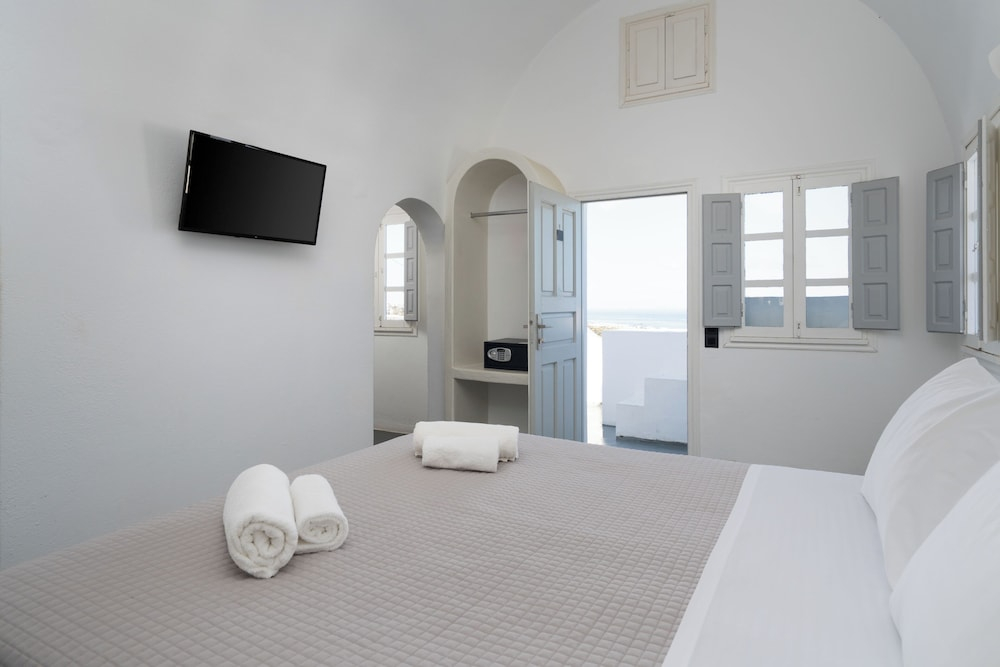 Elios Cave Suites