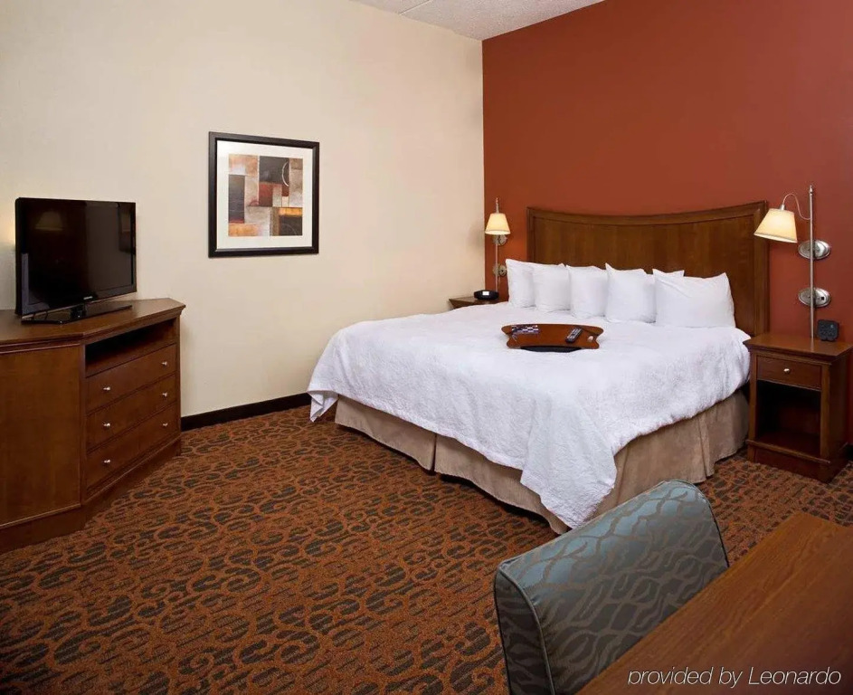 Hampton Inn & Suites Pittsburgh-Meadow Lands