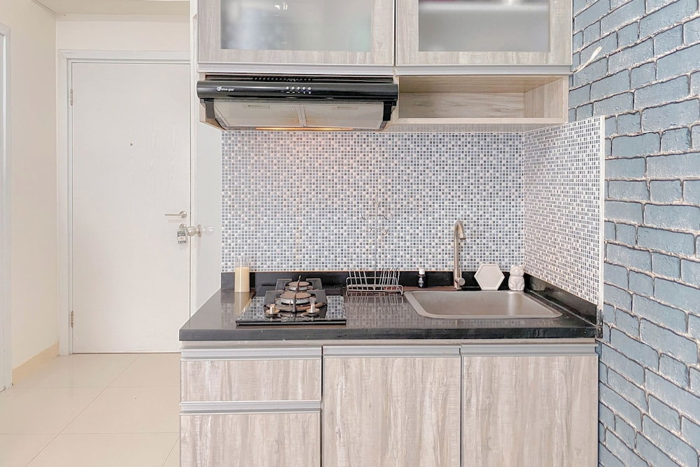 Warm And Restful 2Br At Green Pramuka City Apartment