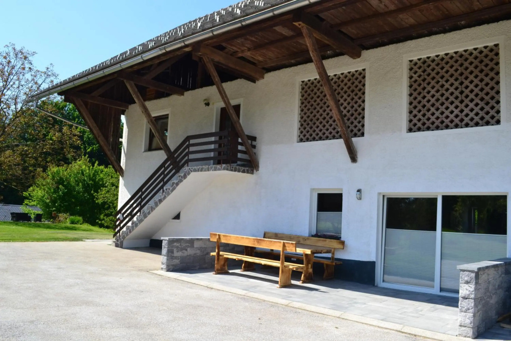 Small wooden houses and Apartments Zgornja Dobrava