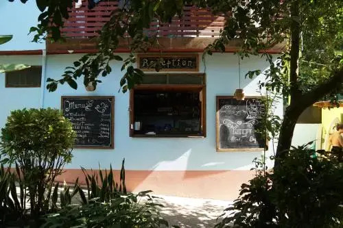 Cabinas Playa Surf Hostel