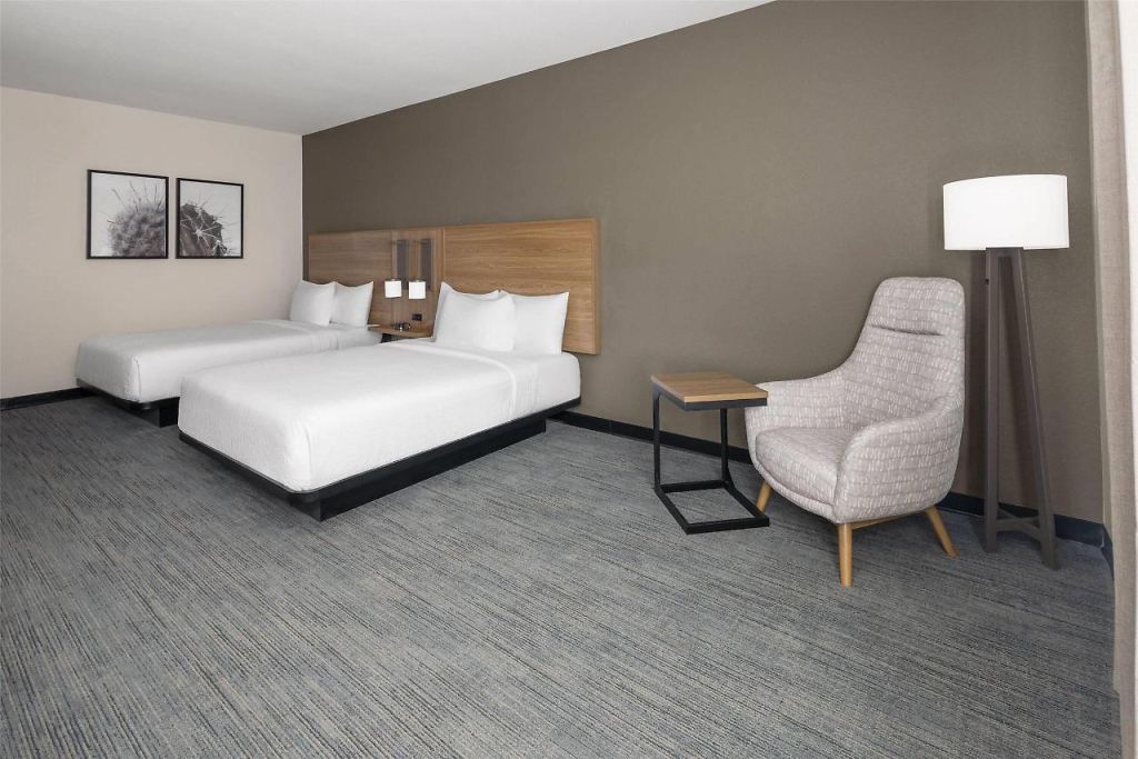 La Quinta Inn & Suites by Wyndham Phoenix West / Glendale