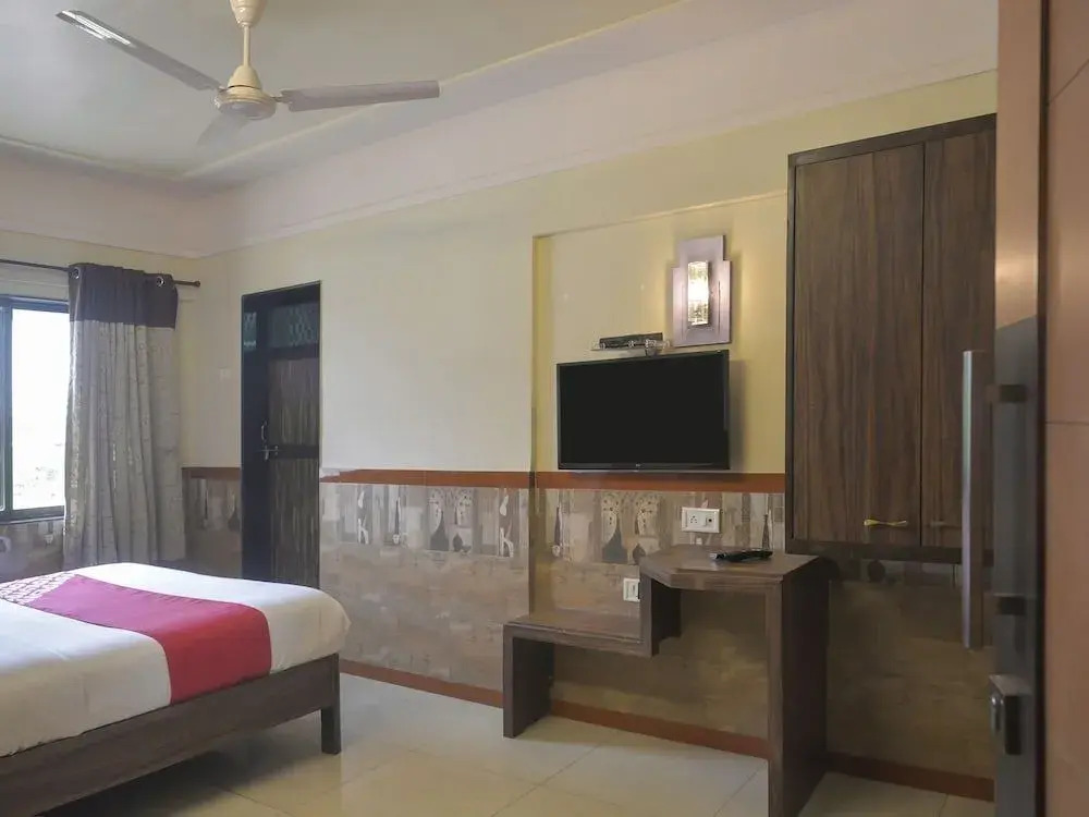 OYO 18615 Jaya Mahal