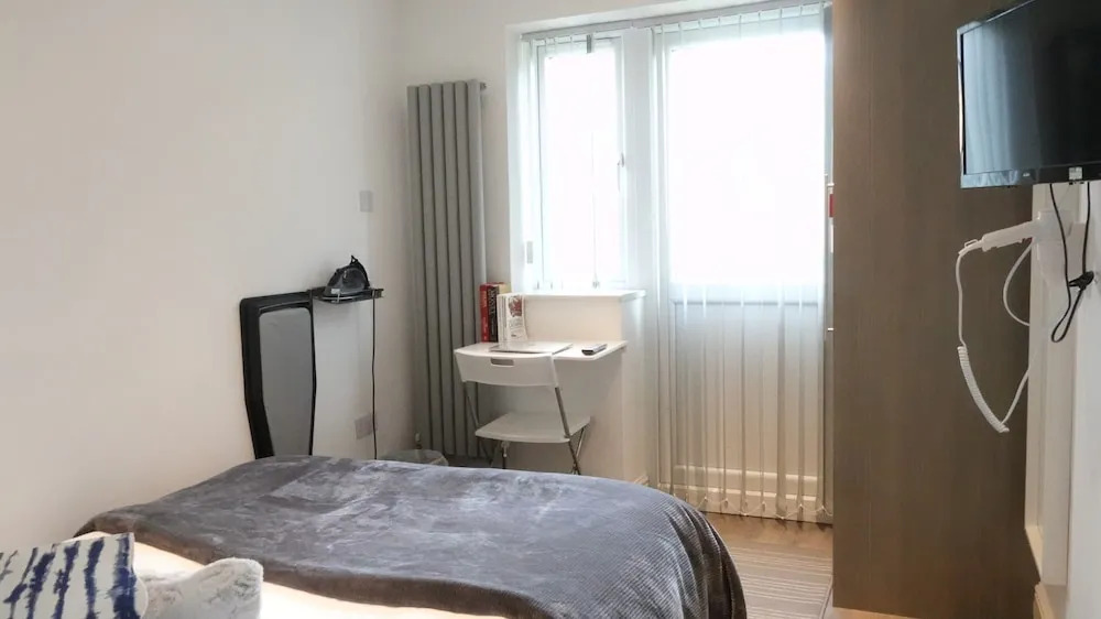 Private Bathroom Rooms- Near Heathrow - Near Shops