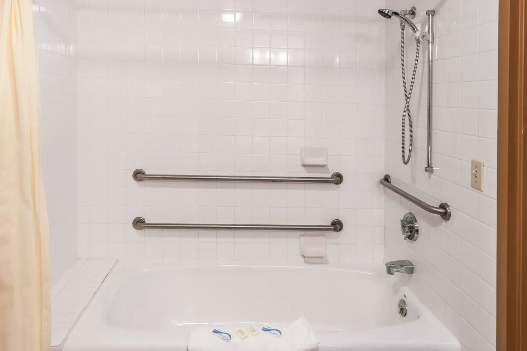 Econo Lodge Inn & Suites Oconto