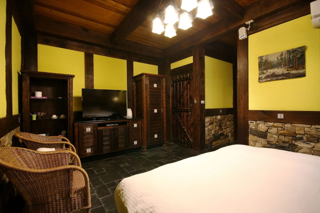 Provence Rose Lodge