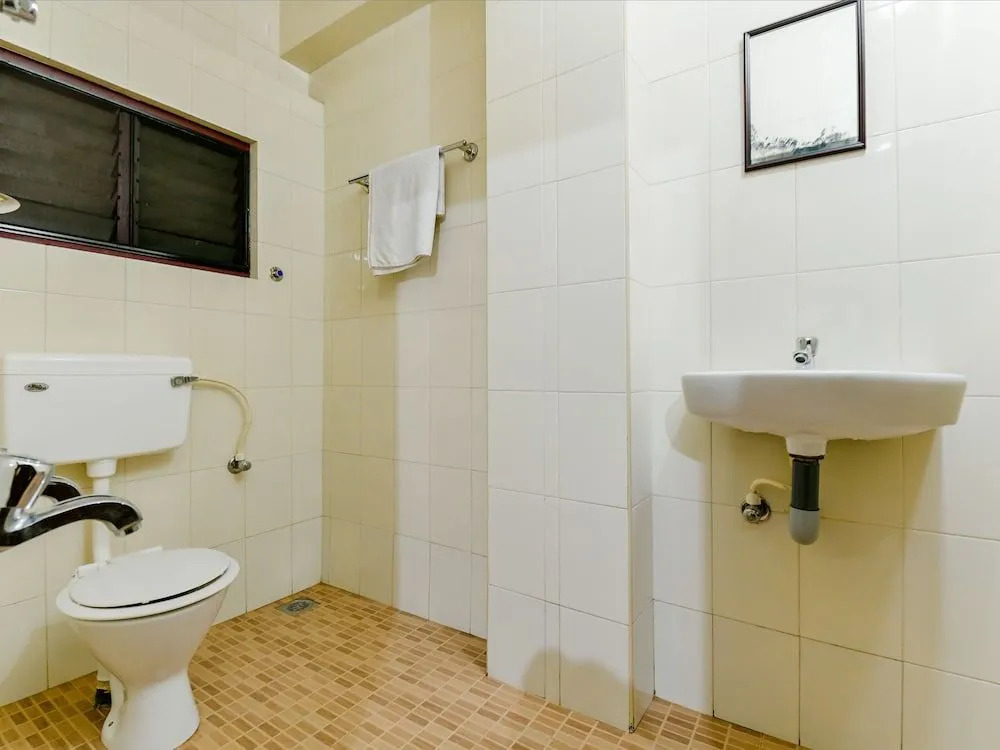 Oyo 23115 Hotel Saravana
