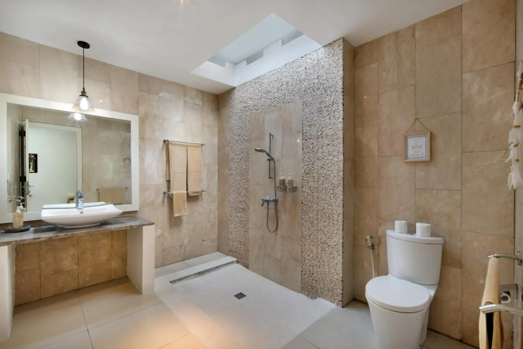 Villa Shree Canggu by Azure, 2 mins walk to Beach near Finns