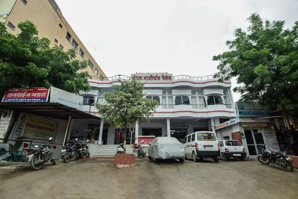 OYO 18671 Ashirwad Palace Hotel