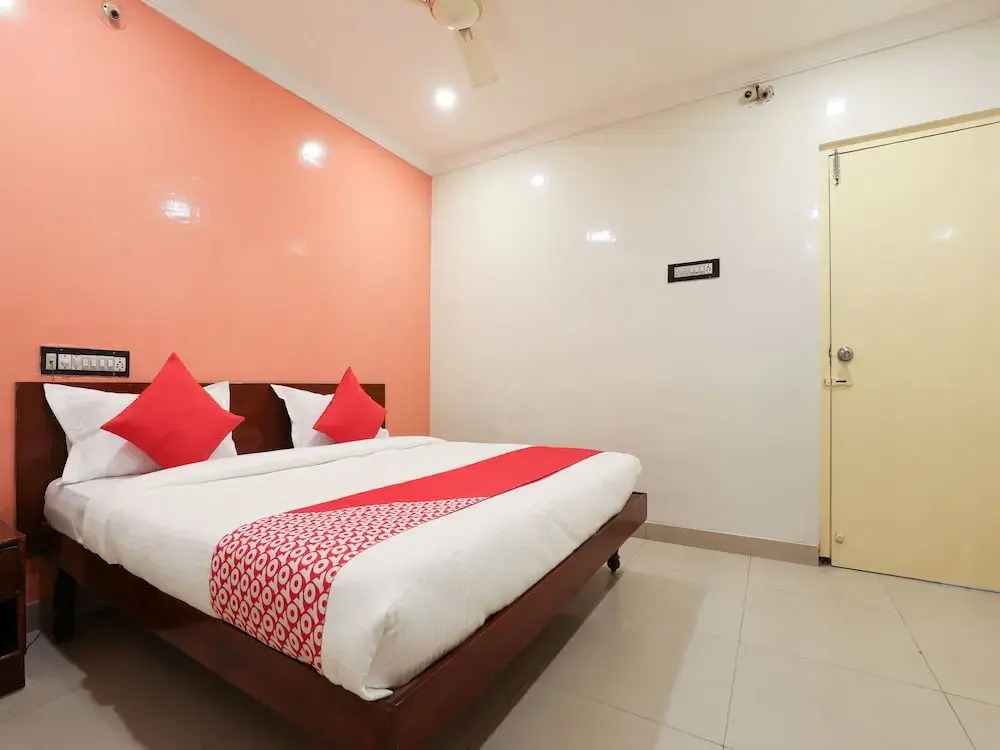 OYO 15753 Vishnu Priya Residency