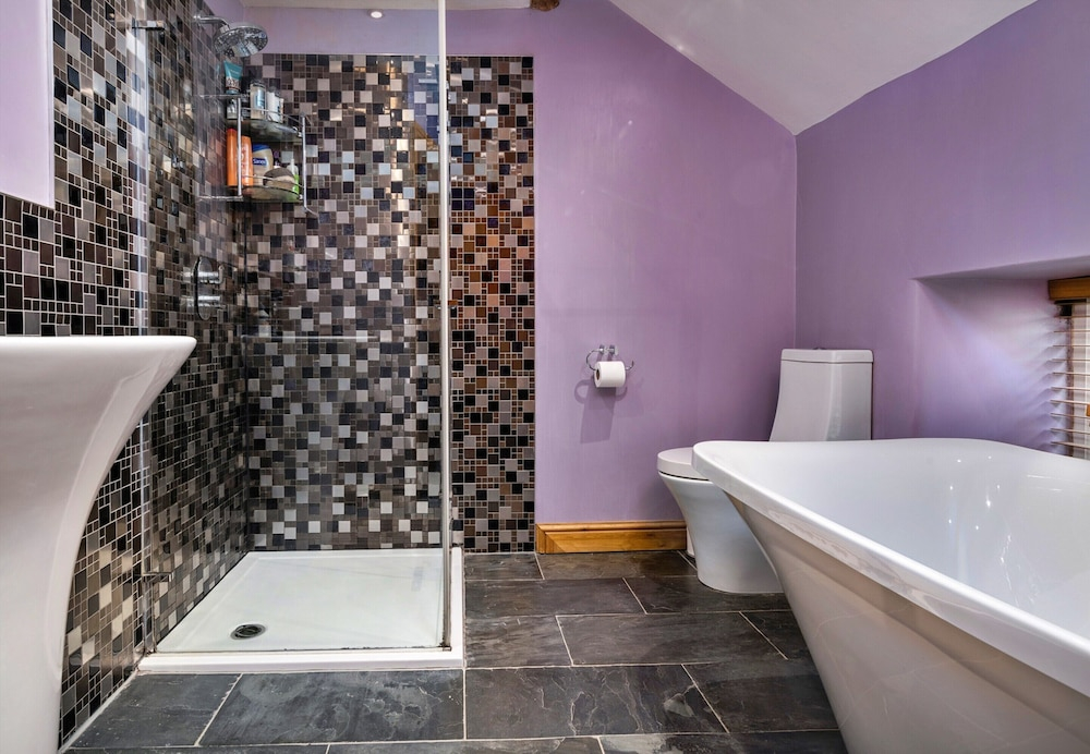 Cozy Cottage in the Heart of Buxton, No Deposit