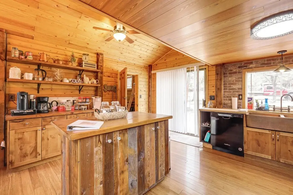 Private Hot Tub & Fire Pit: Pine Cabin Near Hiking