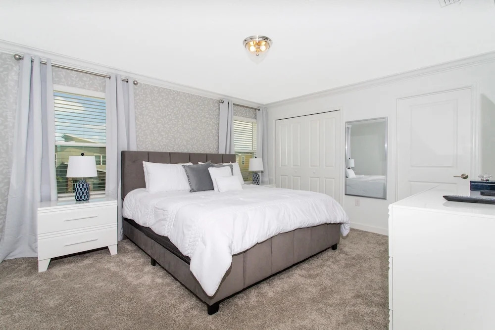 1056 LS - Luxury 4BR3BA - Champions Gate Bliss