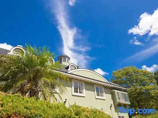 The Lighthouse Seaside Inn