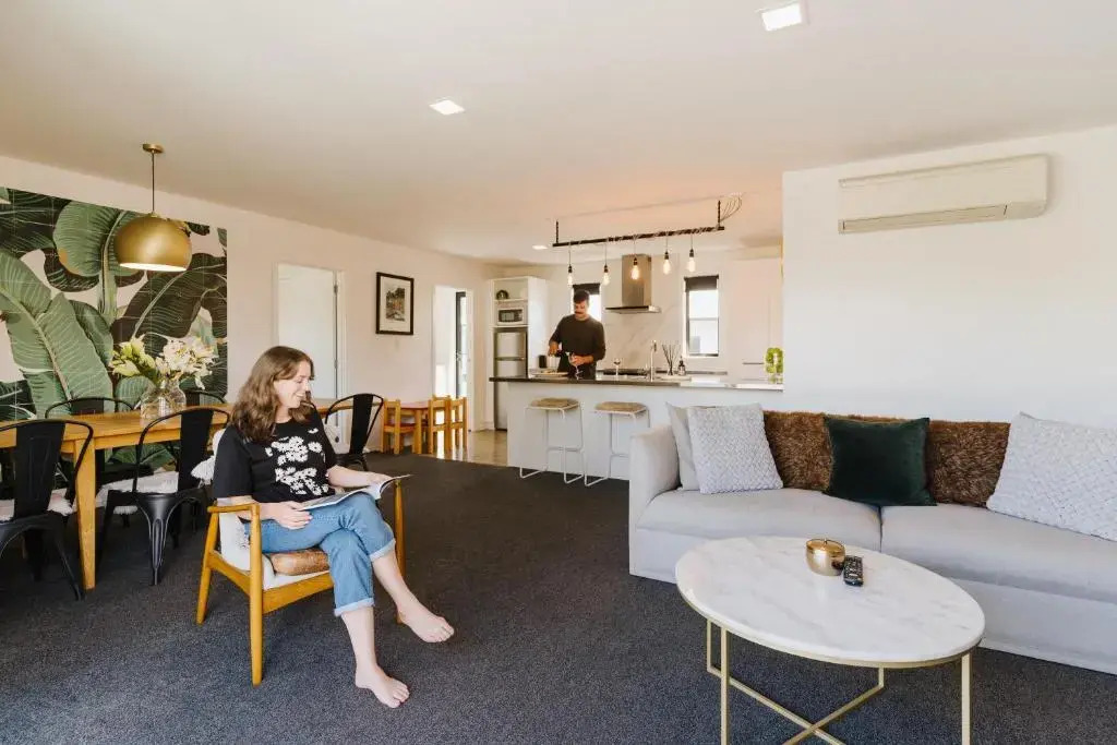 Stow Wanaka 4 -Charming Space, Just a Stone Throw from Central Wanaka